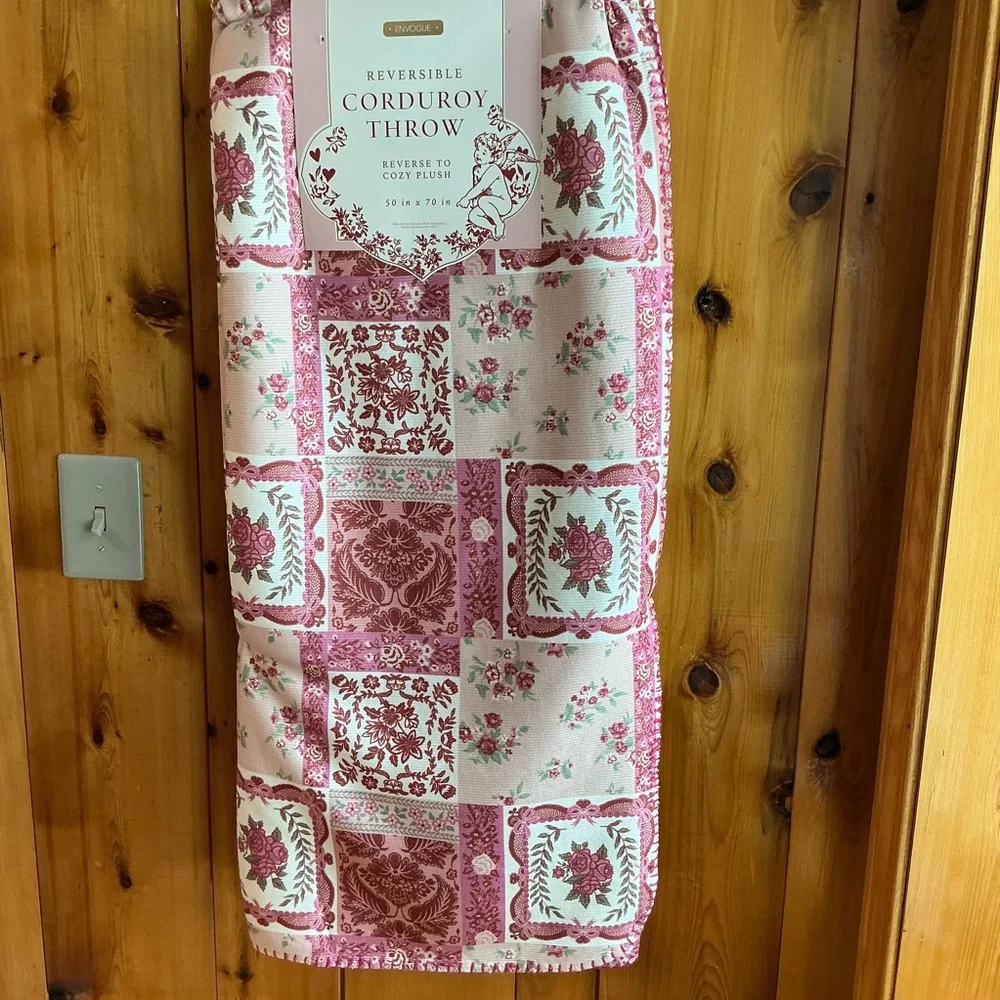 ENVOGUE Reversible Corduroy Valentine Throw with Floral Patchwork Design